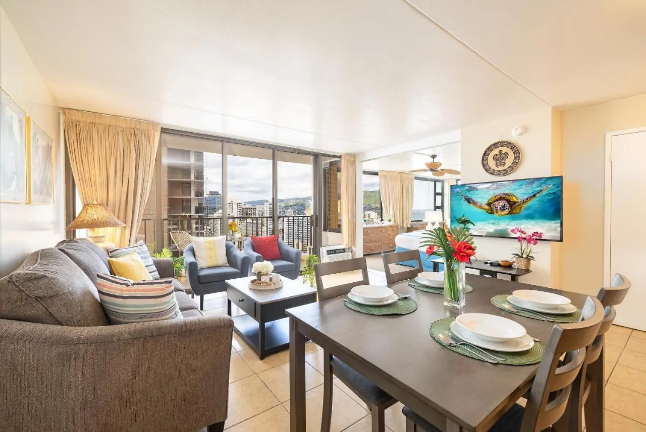 1Br Condo With Great Ocean Views - 1 Block To Beach With Free Parking! 호놀룰루 아파트