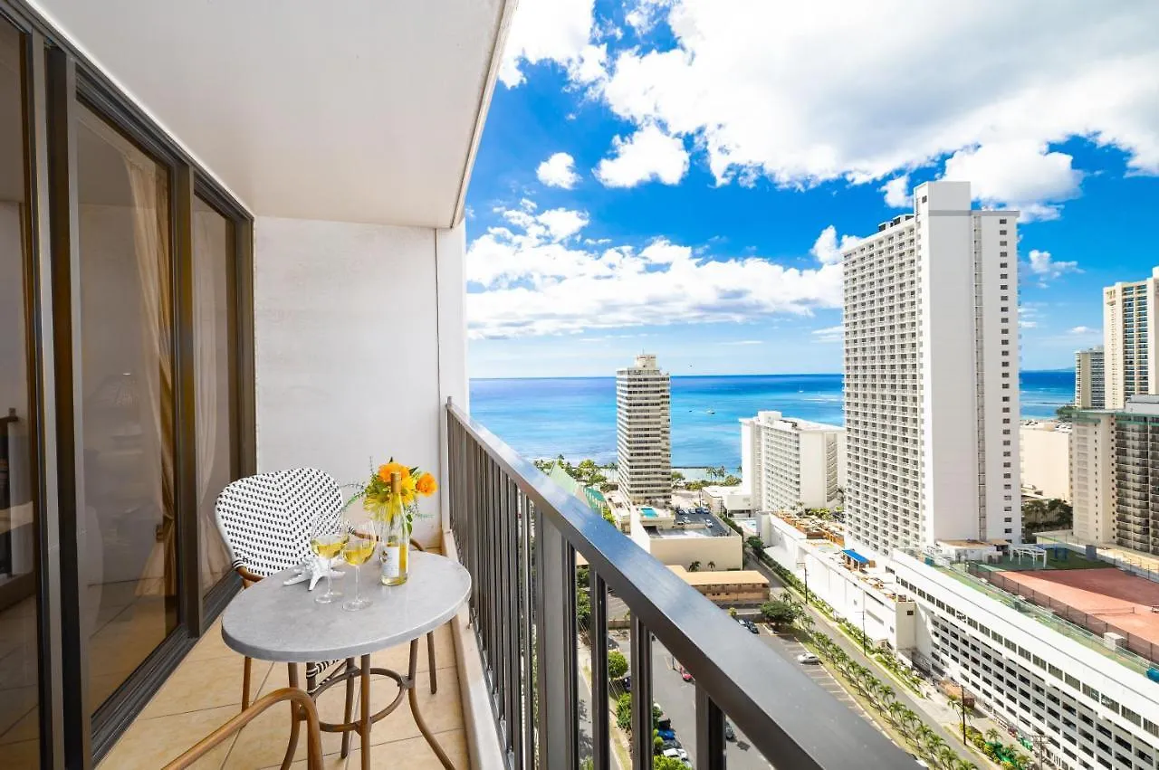 1Br Condo With Great Ocean Views - 1 Block To Beach With Free Parking! 호놀룰루