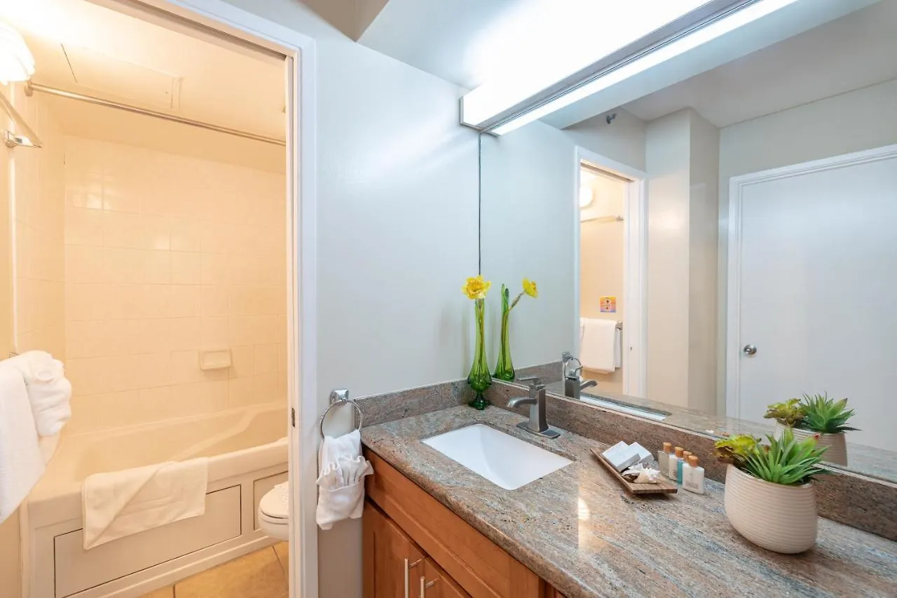 아파트 1Br Condo With Great Ocean Views - 1 Block To Beach With Free Parking! 호놀룰루 미국