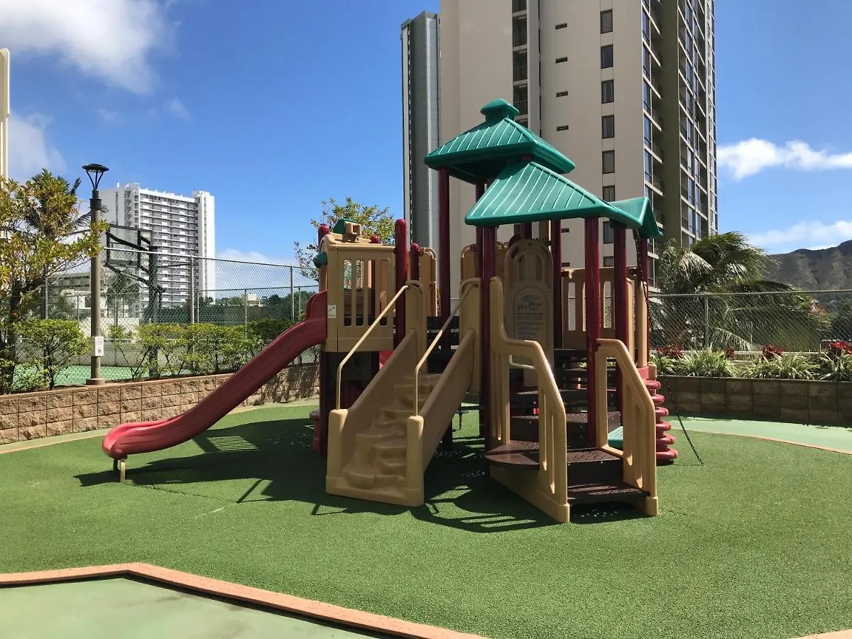 아파트 1Br Condo With Great Ocean Views - 1 Block To Beach With Free Parking! 호놀룰루