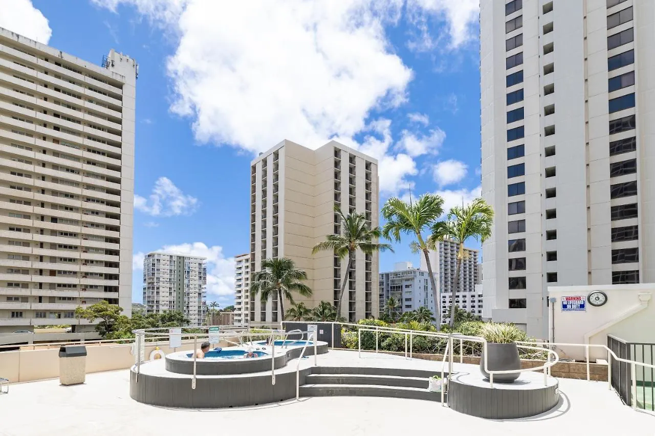 1Br Condo With Great Ocean Views - 1 Block To Beach With Free Parking! Honolulu Appartement
