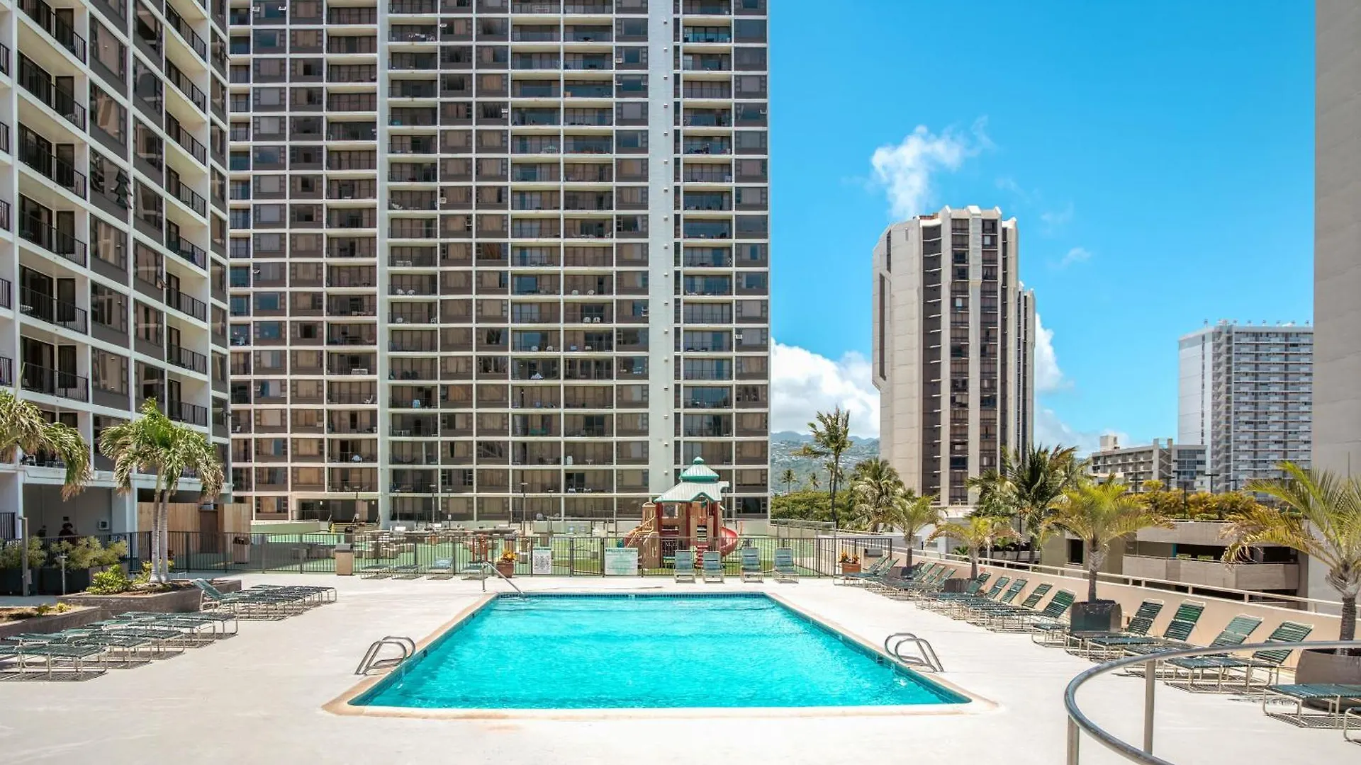 아파트 1Br Condo With Great Ocean Views - 1 Block To Beach With Free Parking! 호놀룰루